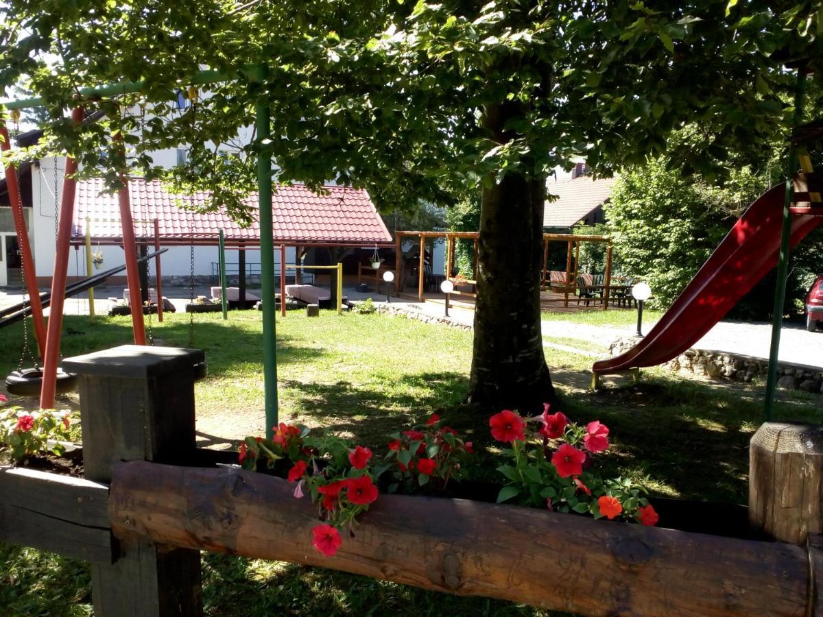 Guesthouse Arnika Fužine Esterno foto